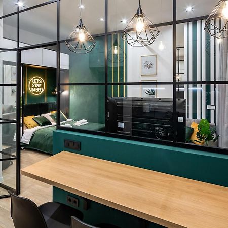 Emerald Lux Apartment. Liveinลวีฟ ภายนอก รูปภาพ