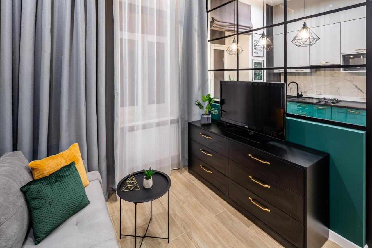 Emerald Lux Apartment. Liveinลวีฟ ภายนอก รูปภาพ