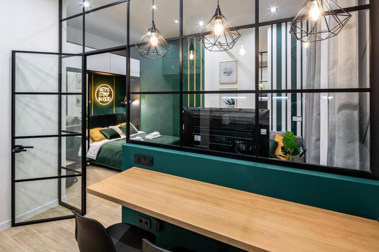 Emerald Lux Apartment. Liveinลวีฟ ภายนอก รูปภาพ
