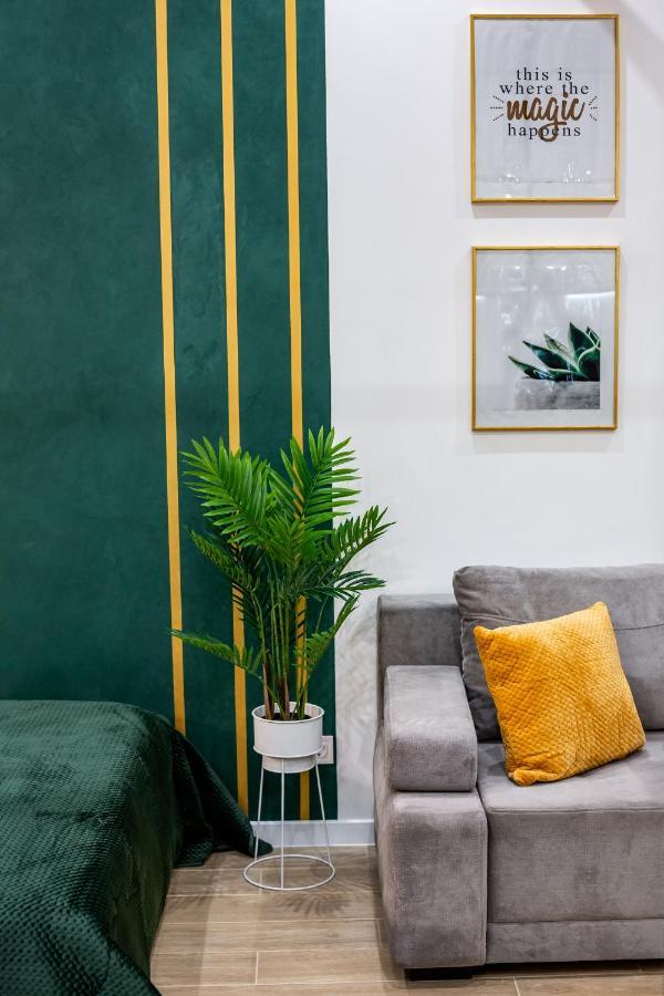 Emerald Lux Apartment. Liveinลวีฟ ภายนอก รูปภาพ