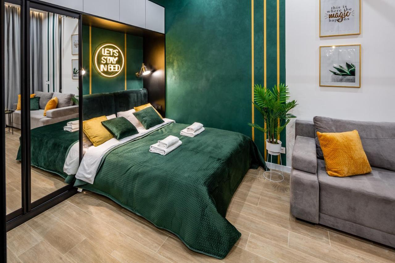 Emerald Lux Apartment. Liveinลวีฟ ภายนอก รูปภาพ