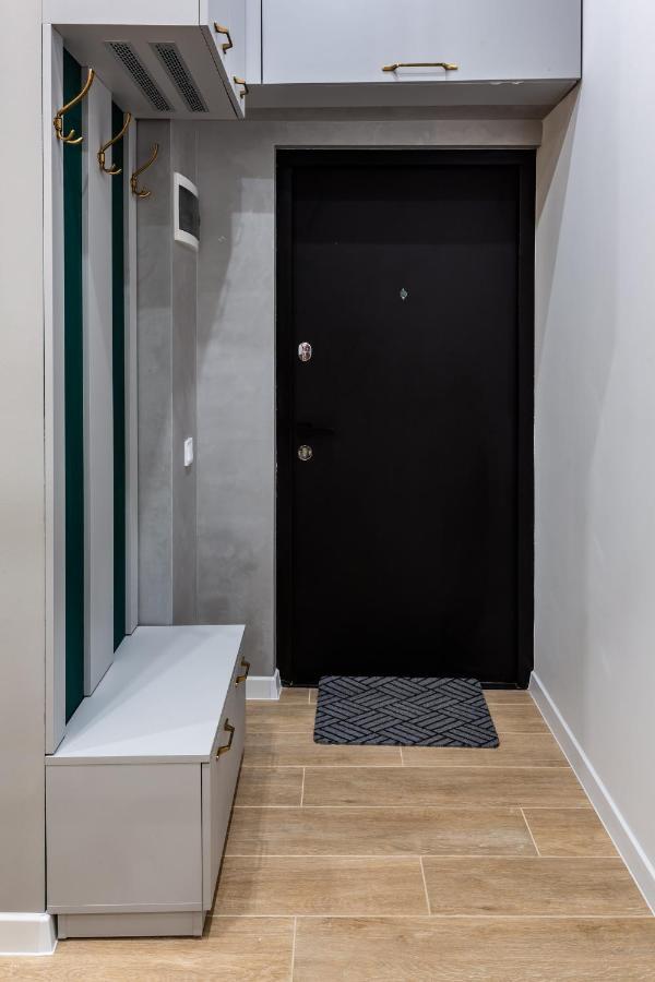 Emerald Lux Apartment. Liveinลวีฟ ภายนอก รูปภาพ