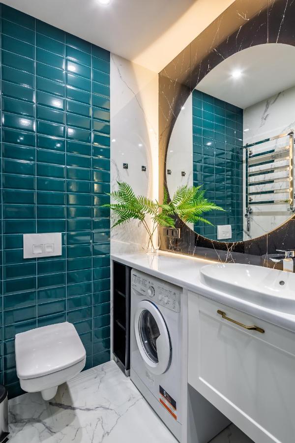Emerald Lux Apartment. Liveinลวีฟ ภายนอก รูปภาพ