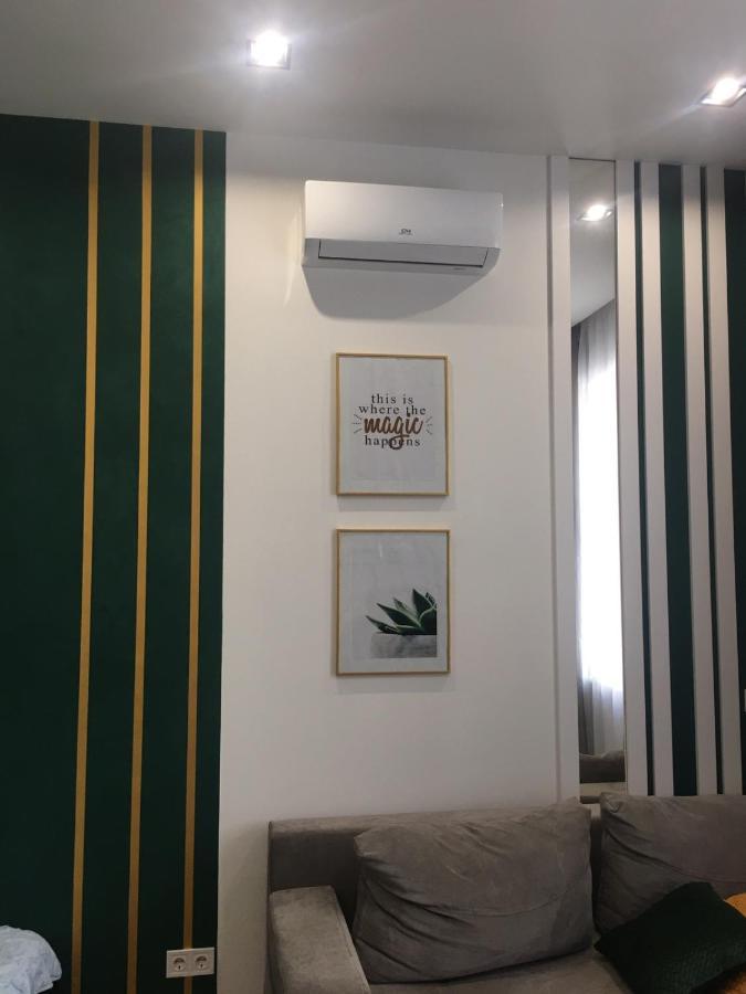 Emerald Lux Apartment. Liveinลวีฟ ภายนอก รูปภาพ